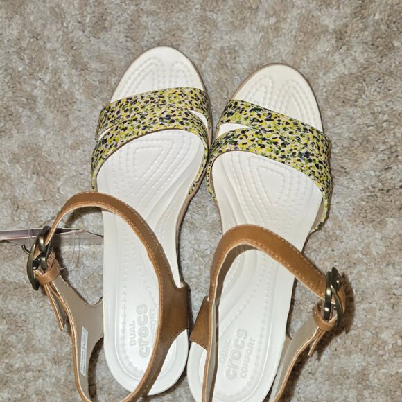 Crocs NWT Leigh II Wedge Sandal Size 8 - Picture 3 of 4